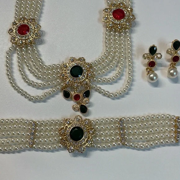 VINTAGE 3 pieces pcs Hand crafted festive necklace mother of pearl